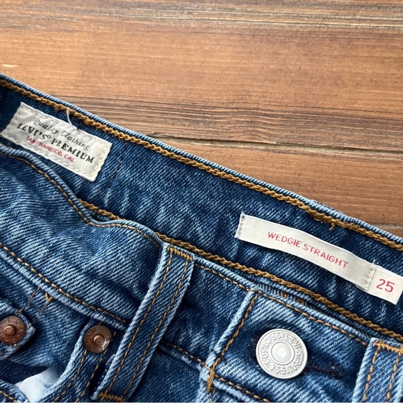 Levi’s wedgie straight button fly jeans. 25 - Picture 5 of 7